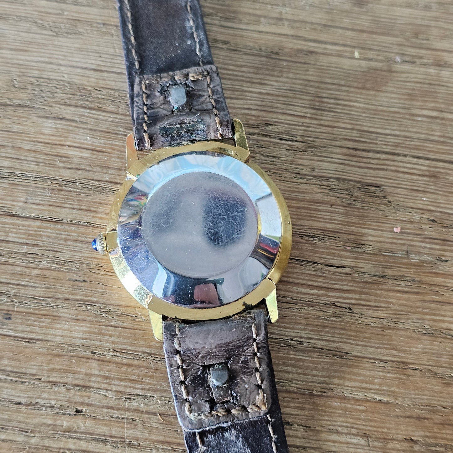 Vintage gold-tone Imado Quartz Roman numeral men's watch with leather strap