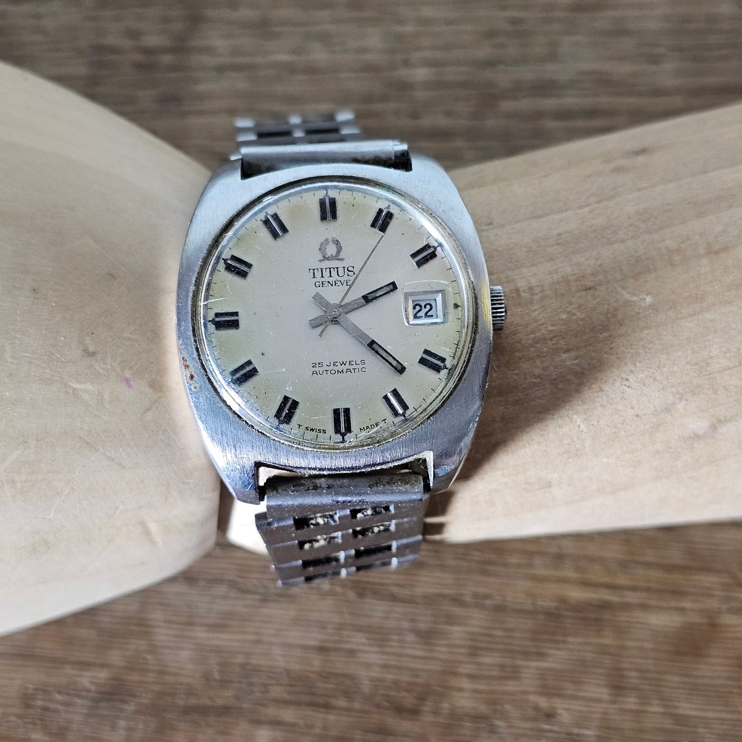 1970s Titus Genève Automatic 25 Jewels Swiss date stainless steel men's watch
