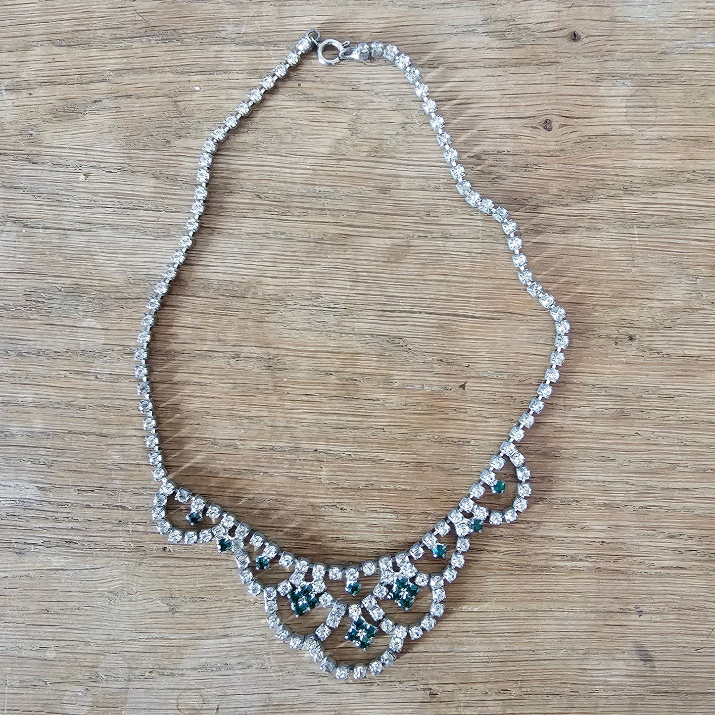 1950s Art Deco-style clear & green rhinestone scallop necklace