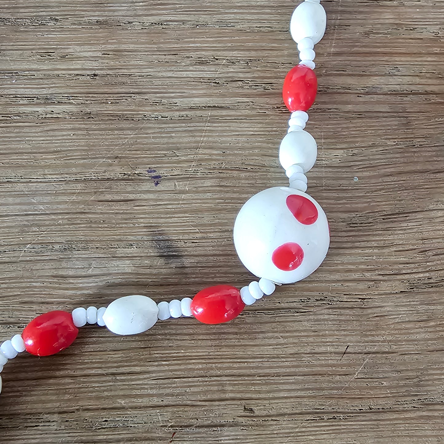 1960s red & white polka dot plastic beaded necklace