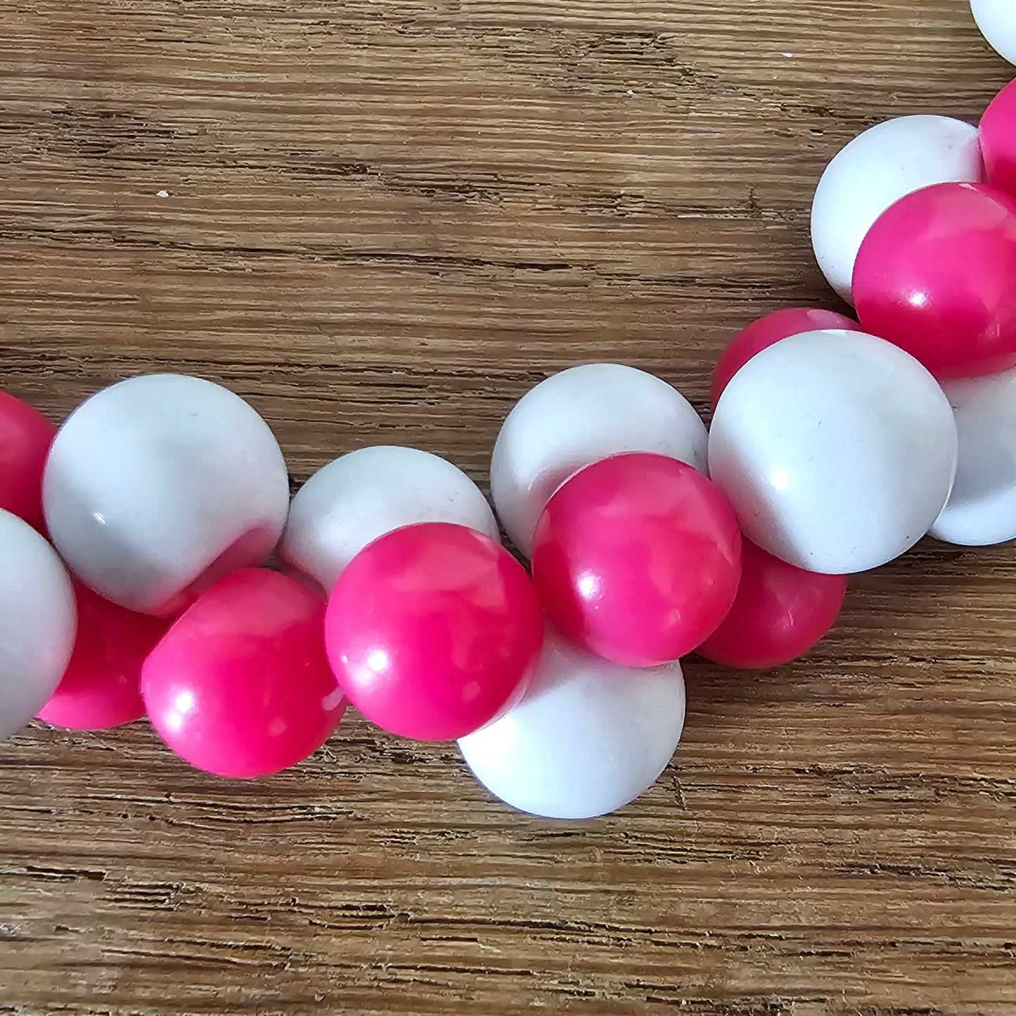 1980s pink & white beaded cluster necklace