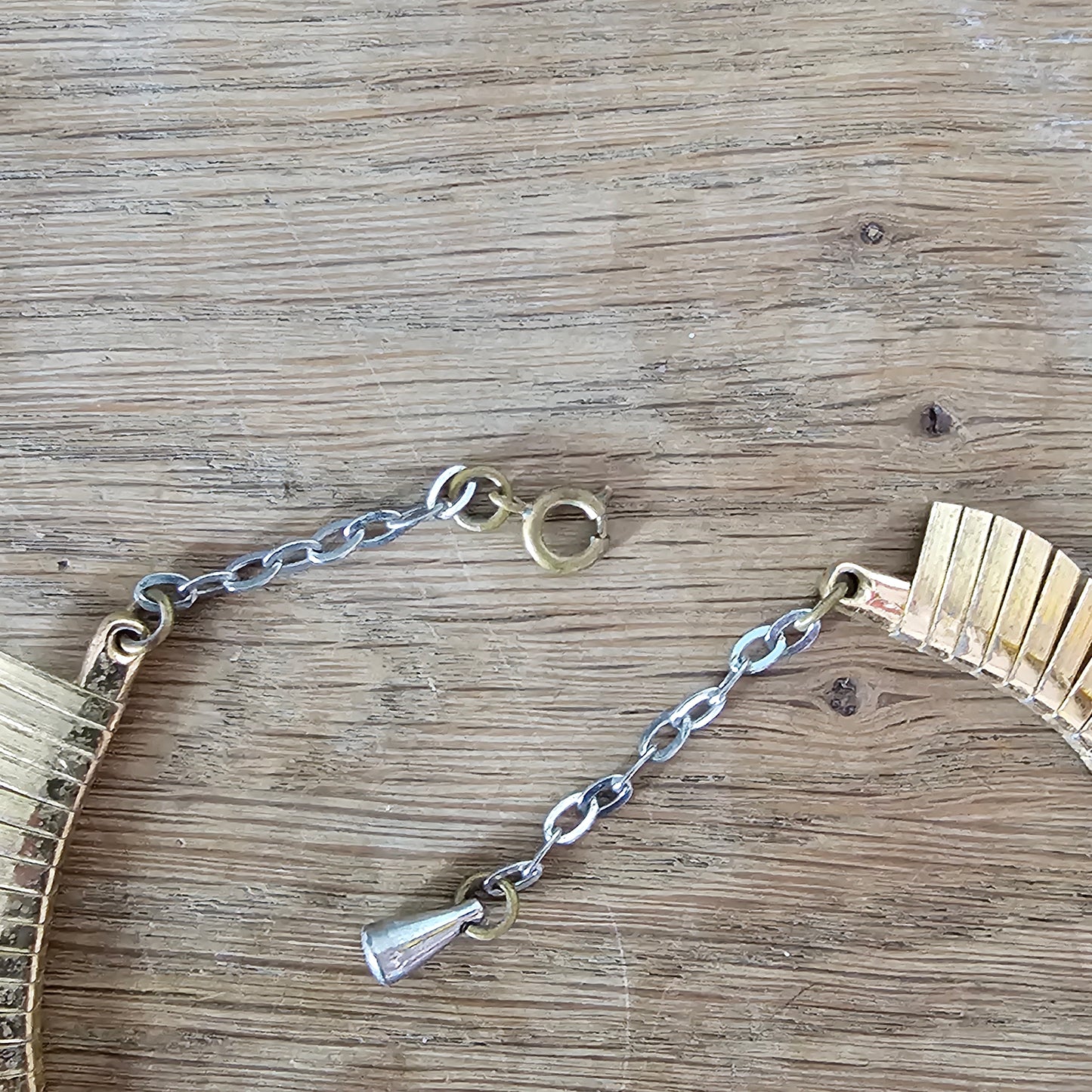 1980s/90s gold-tone articulated scalloped fringe link necklace