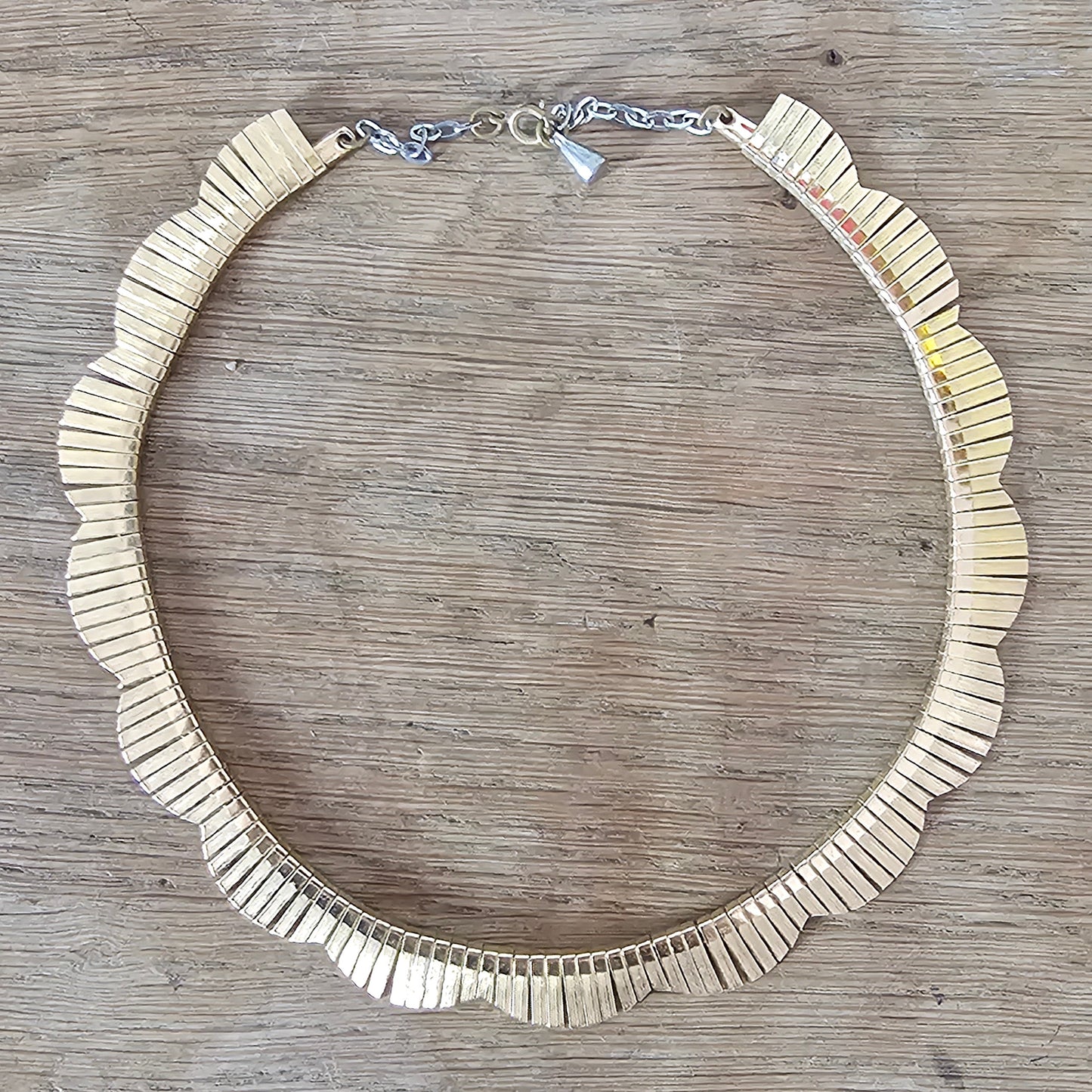 1980s/90s gold-tone articulated scalloped fringe link necklace