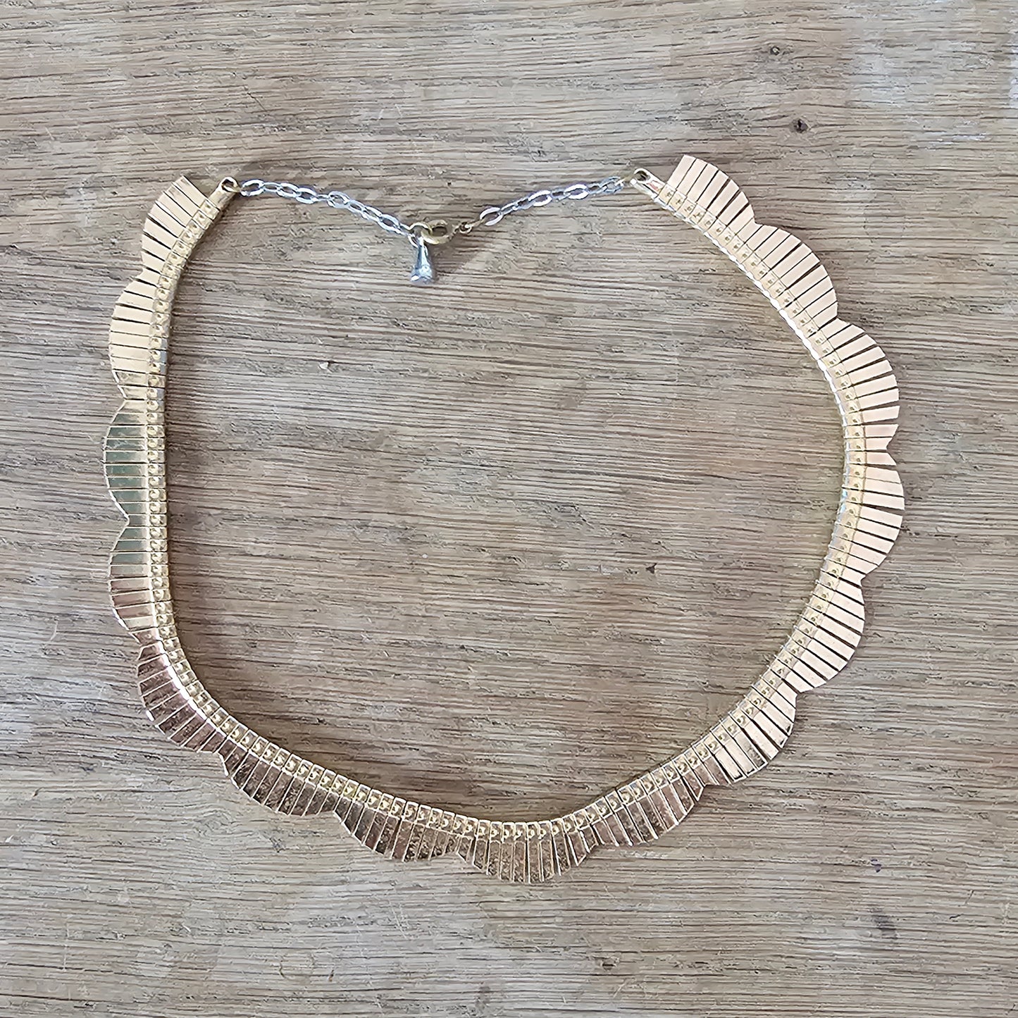 1980s/90s gold-tone articulated scalloped fringe link necklace