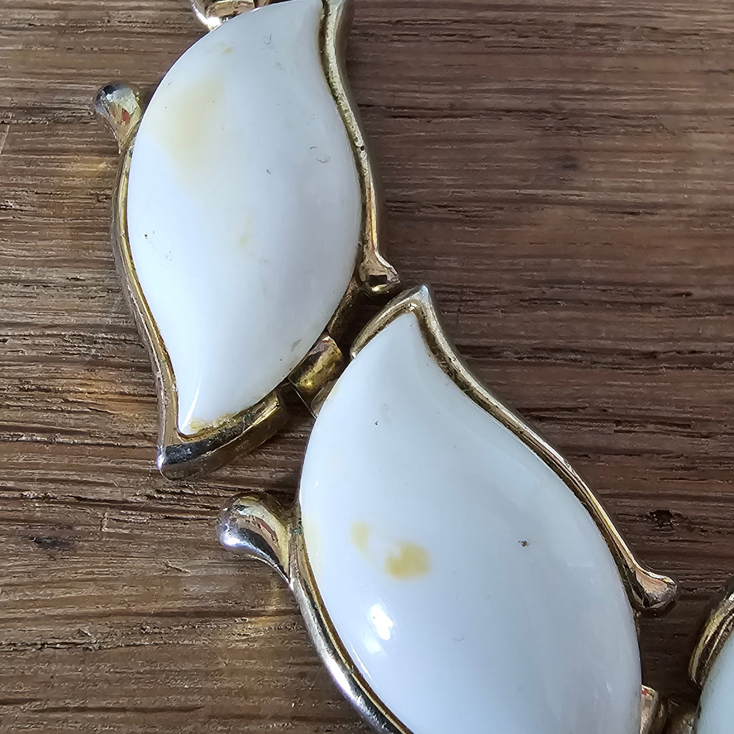 1950s/60s Monet white enamel leaf collar necklace