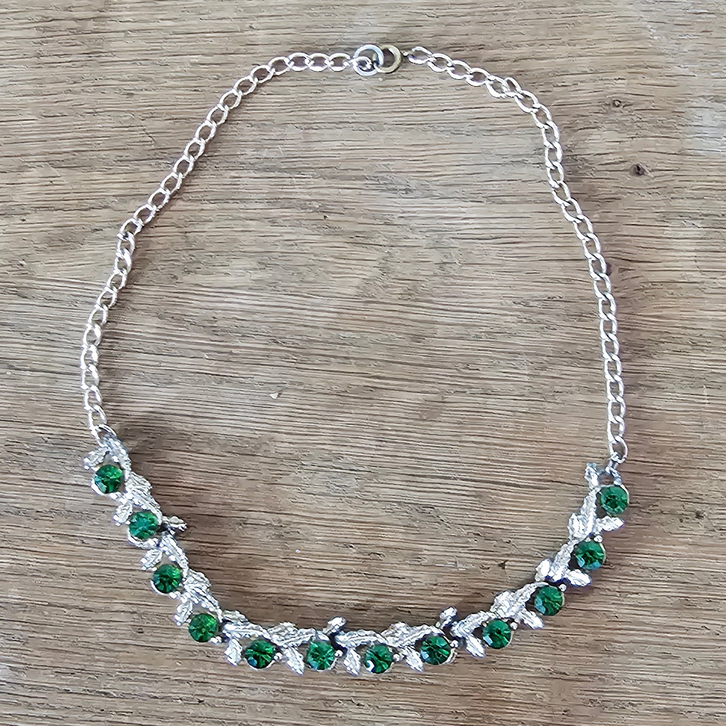 1950s/60s silver-tone green rhinestone leaf garland necklace