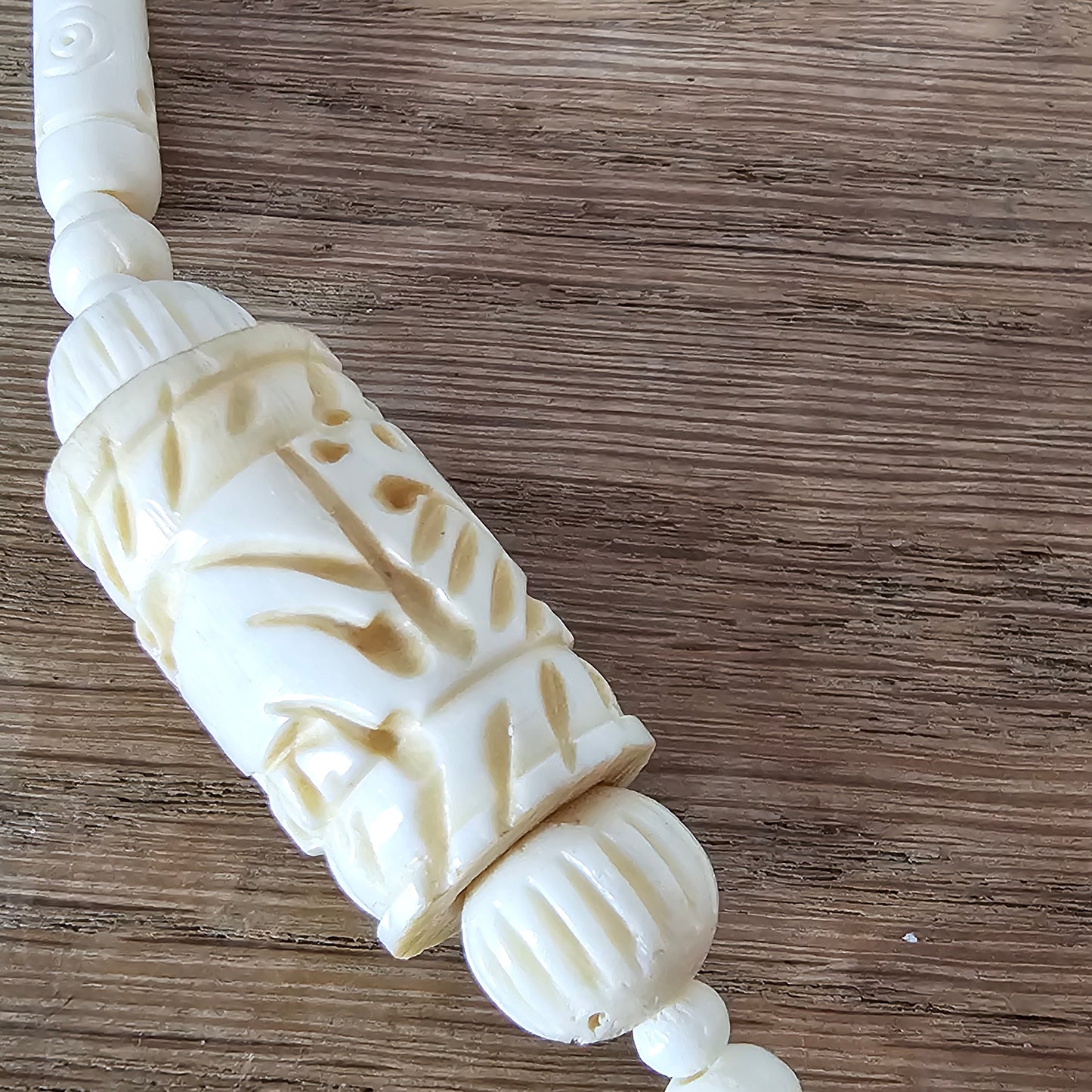 circa. 1970s ivory-tone bone necklace with carved animal detail