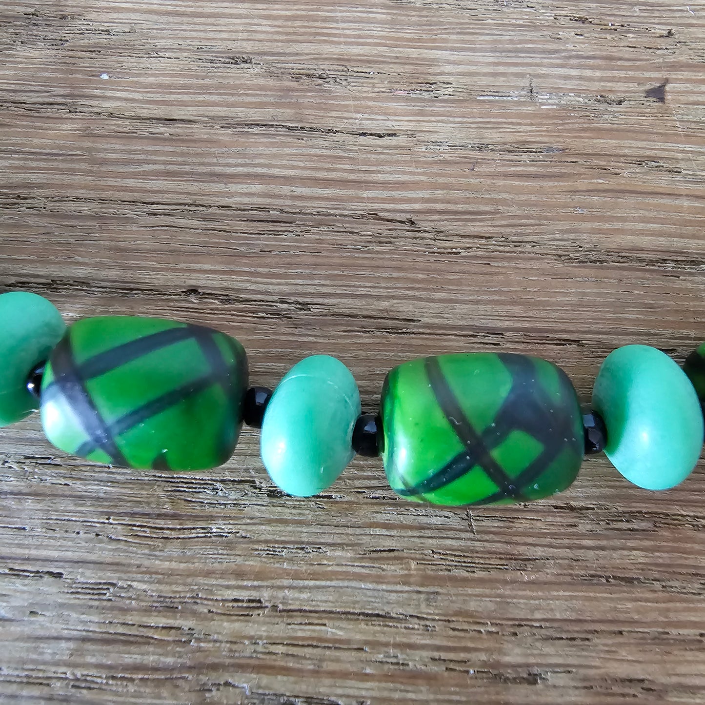 1970s mid-century style green swirl wooden bead necklace