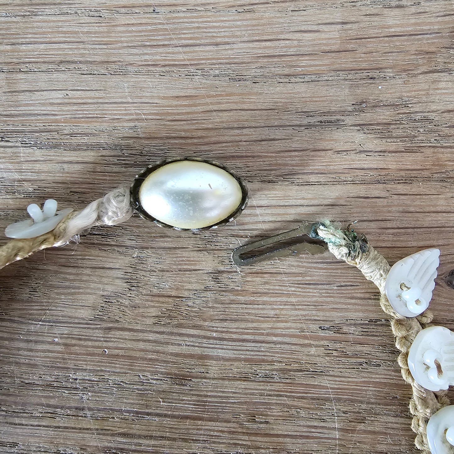 1930s/40s Mother of Pearl leaf drop hand knotted necklace