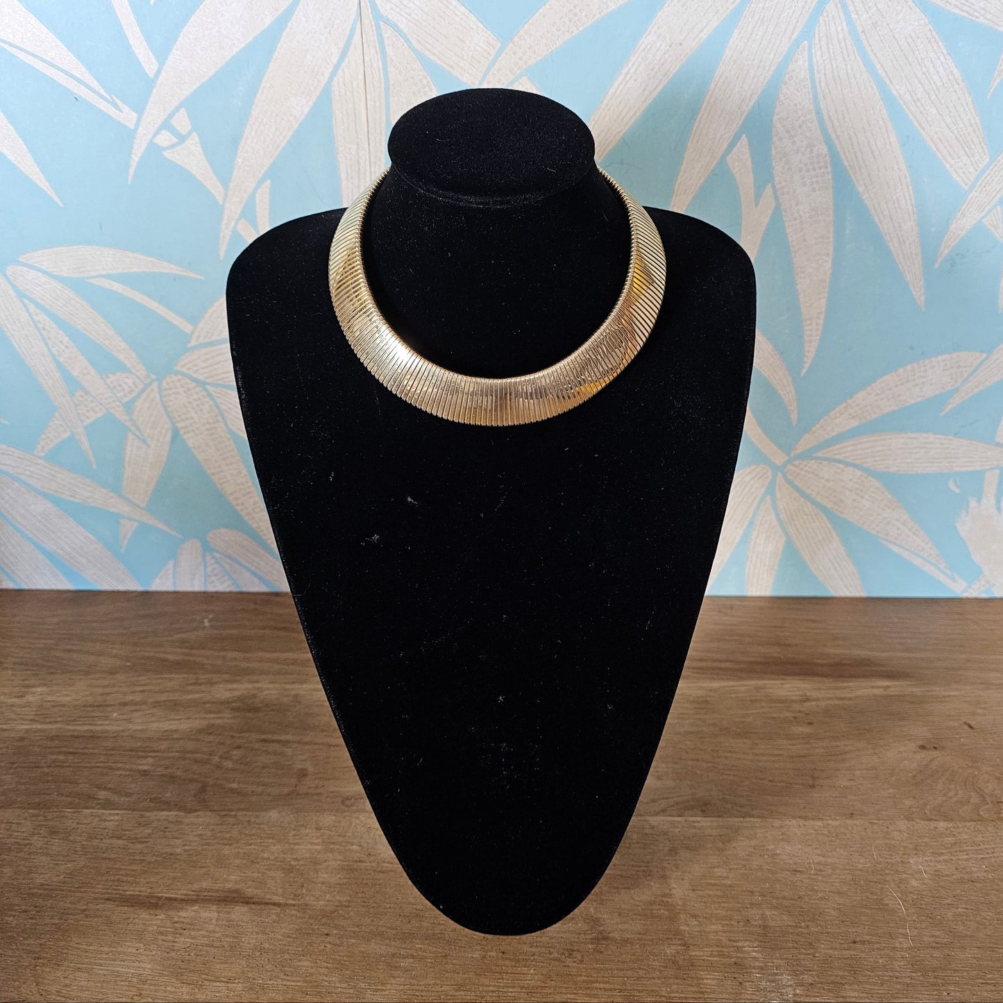 1980s Egyptian revival gold tone ribbed choker statement necklace