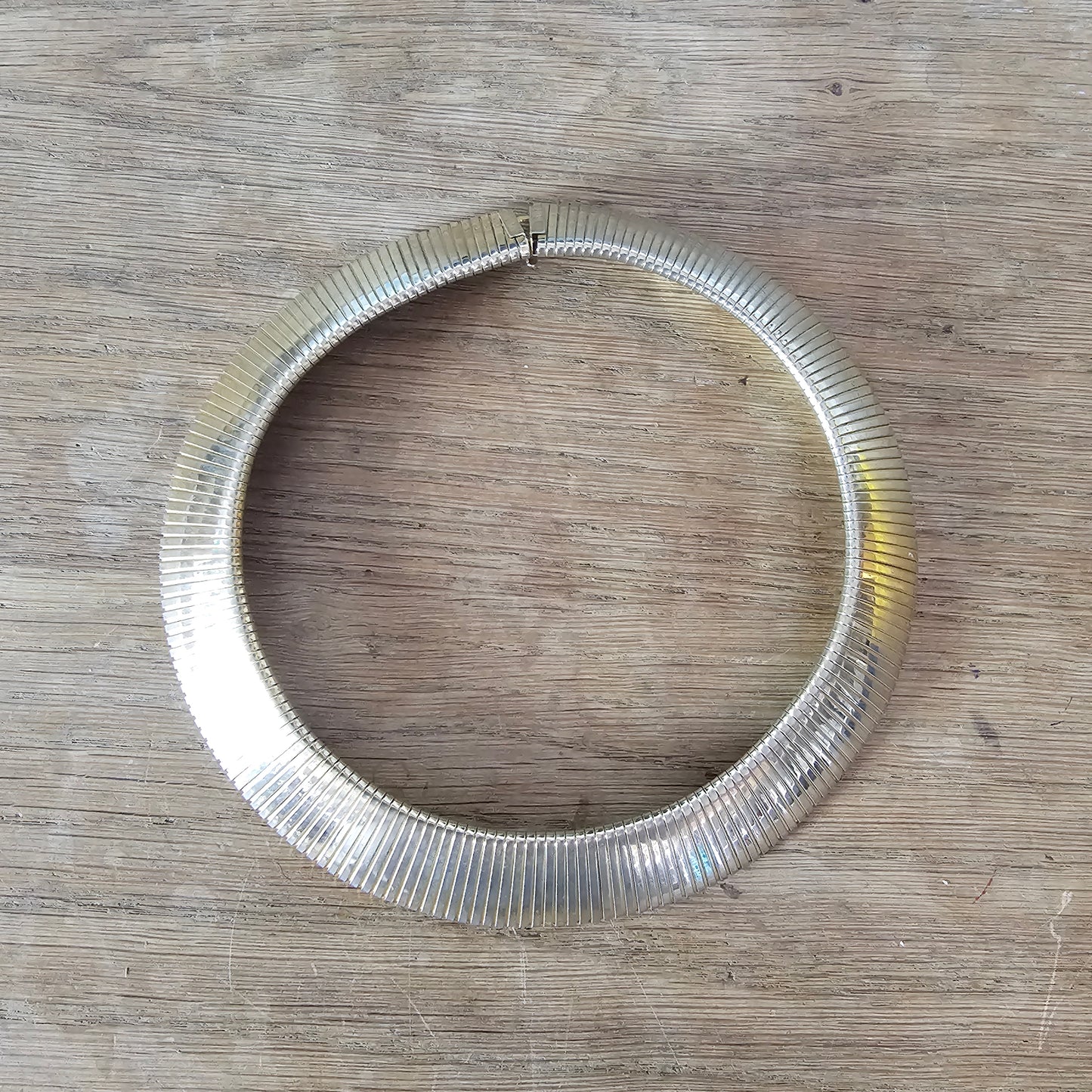 1980s Egyptian revival gold tone ribbed choker statement necklace
