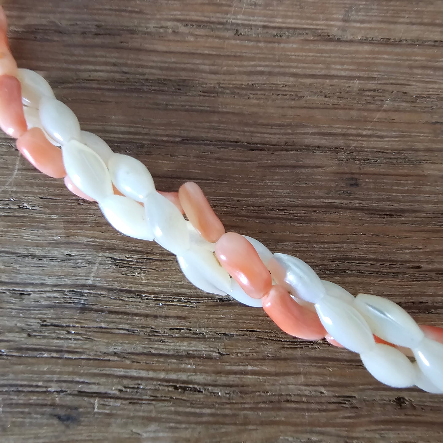 1950s twisted milk glass & peach bead necklace