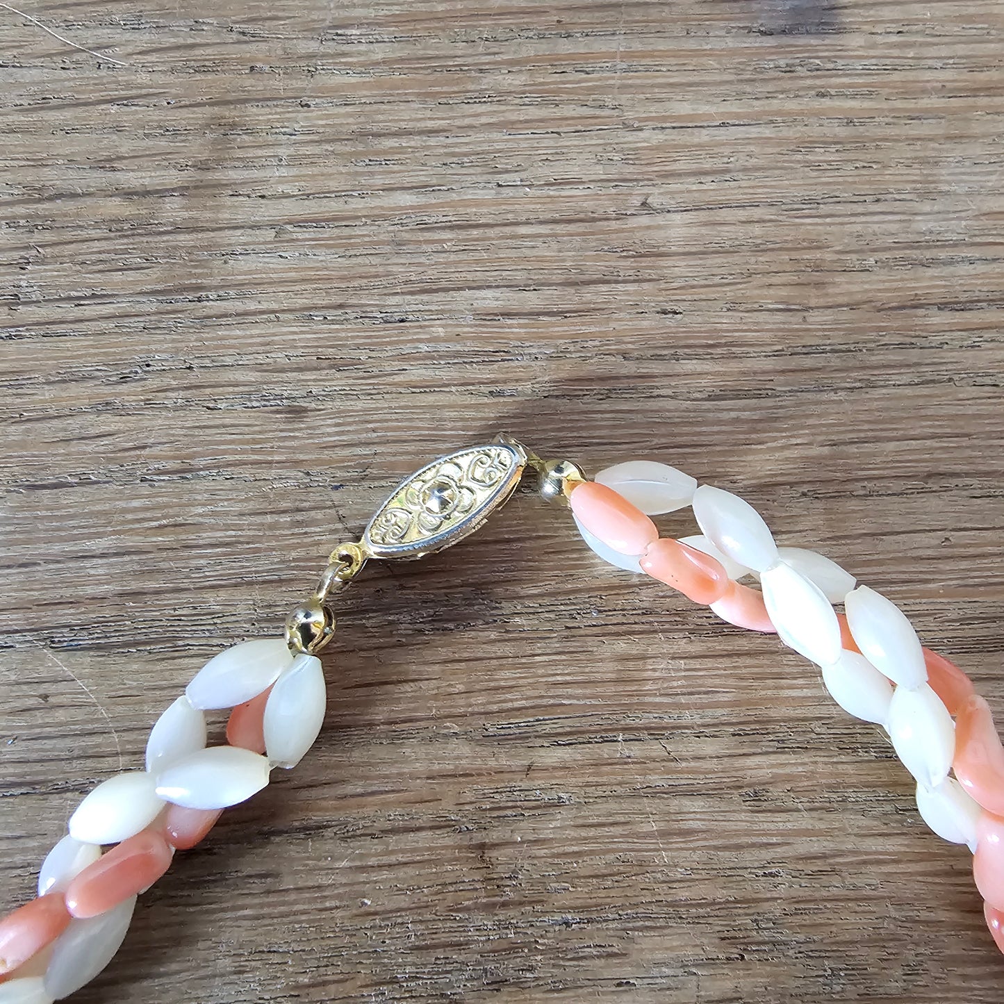 1950s twisted milk glass & peach bead necklace