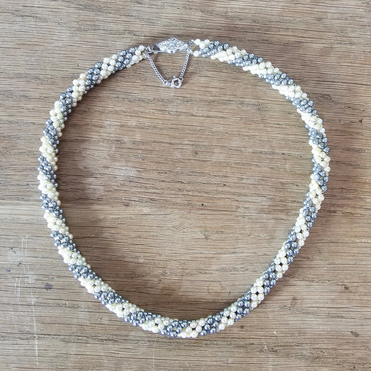 1970s faux pearl & silver-tone twisted bead collar necklace