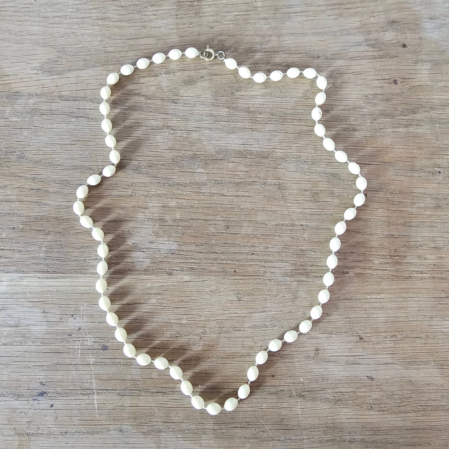 1960s/70s cream plastic oval bead necklace