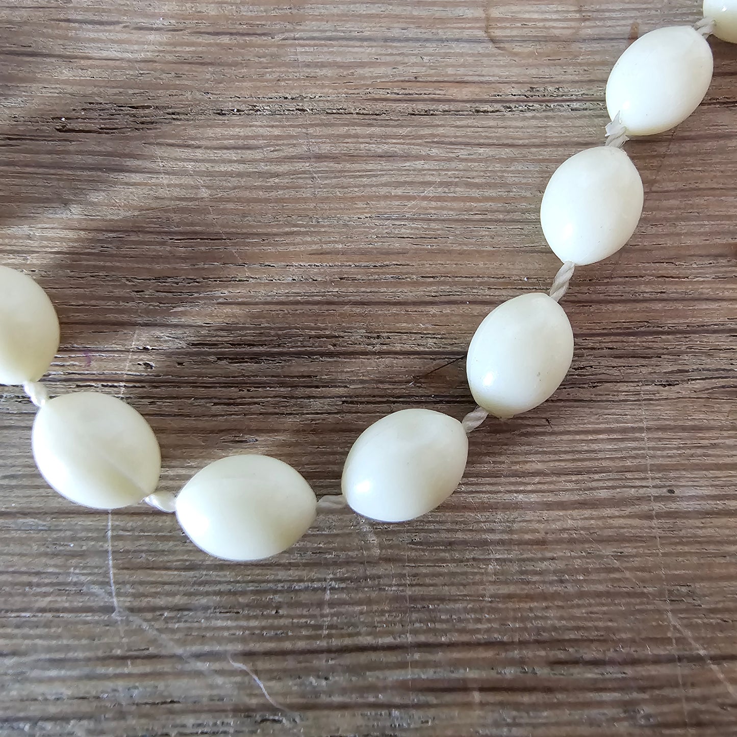 1960s/70s cream plastic oval bead necklace