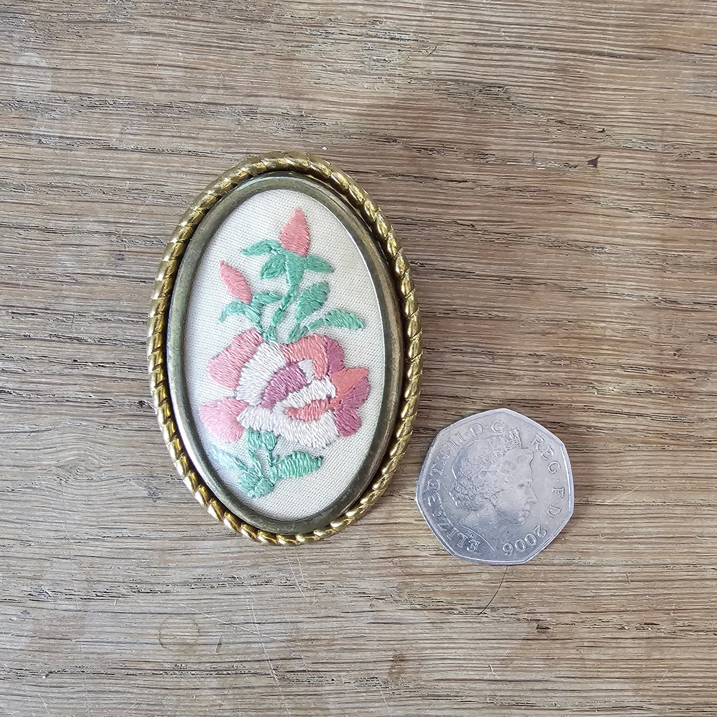 1970s gold-tone barley twist oval frame embroidered floral brooch