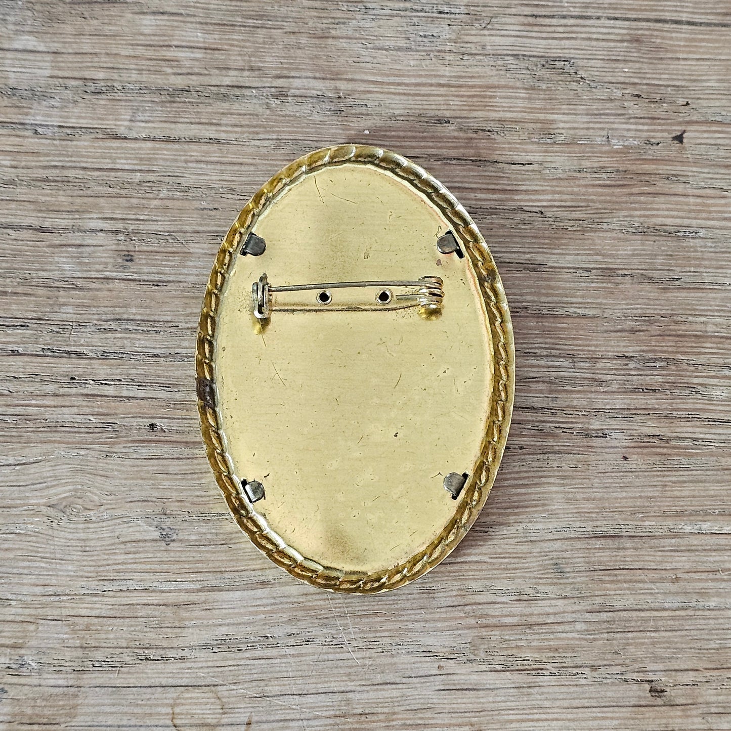 1970s gold-tone barley twist oval frame embroidered floral brooch