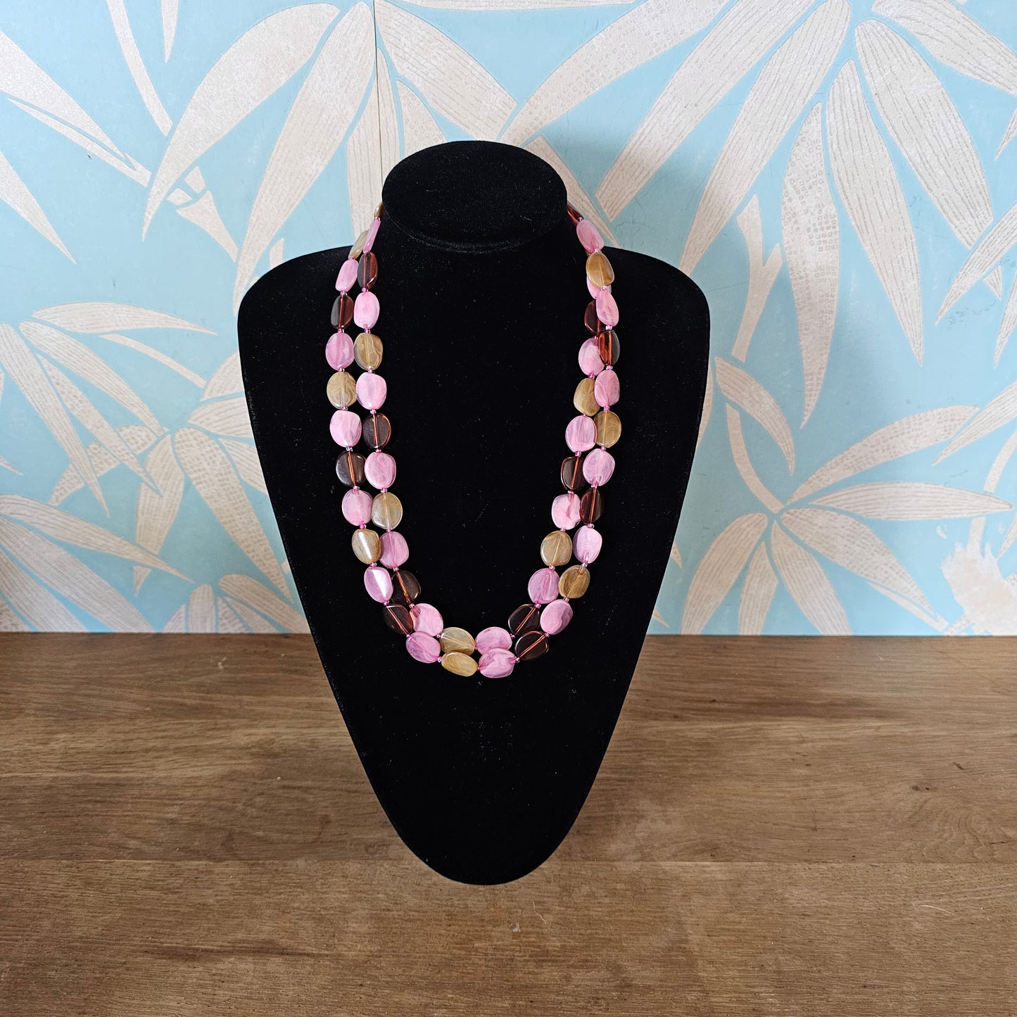 1960s/70s pink & neutral marbled acrylic bead rope necklace