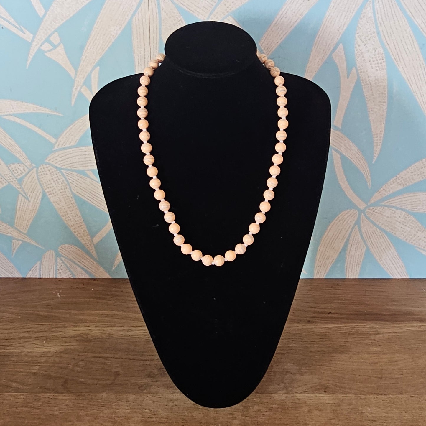 1980s peach & grey marbled abstract splatter bead necklace