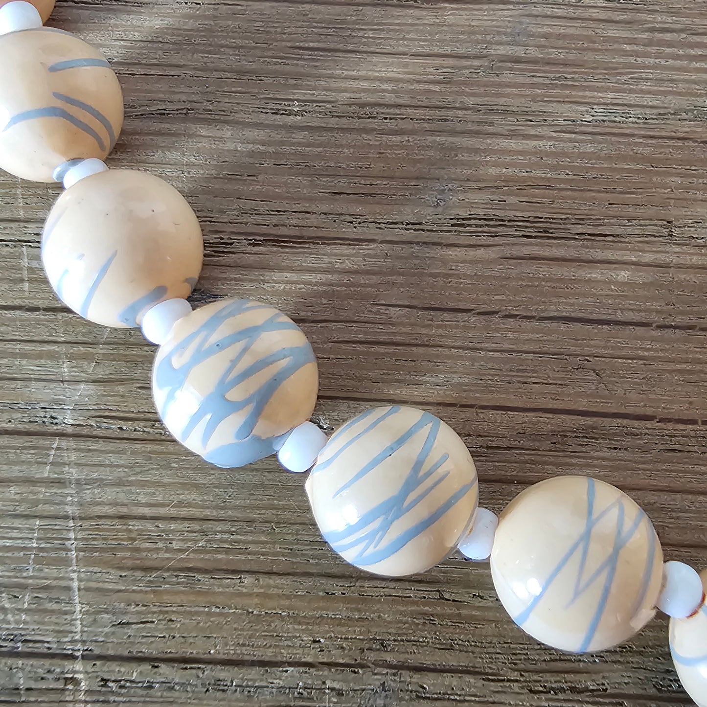 1980s peach & grey marbled abstract splatter bead necklace