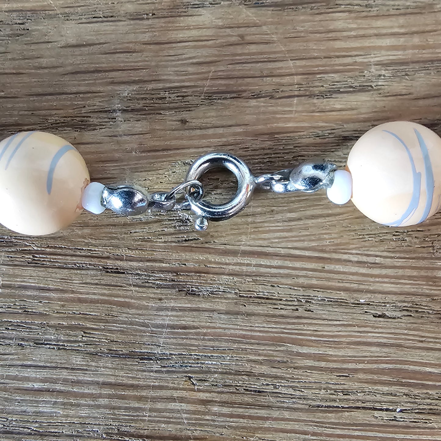 1980s peach & grey marbled abstract splatter bead necklace