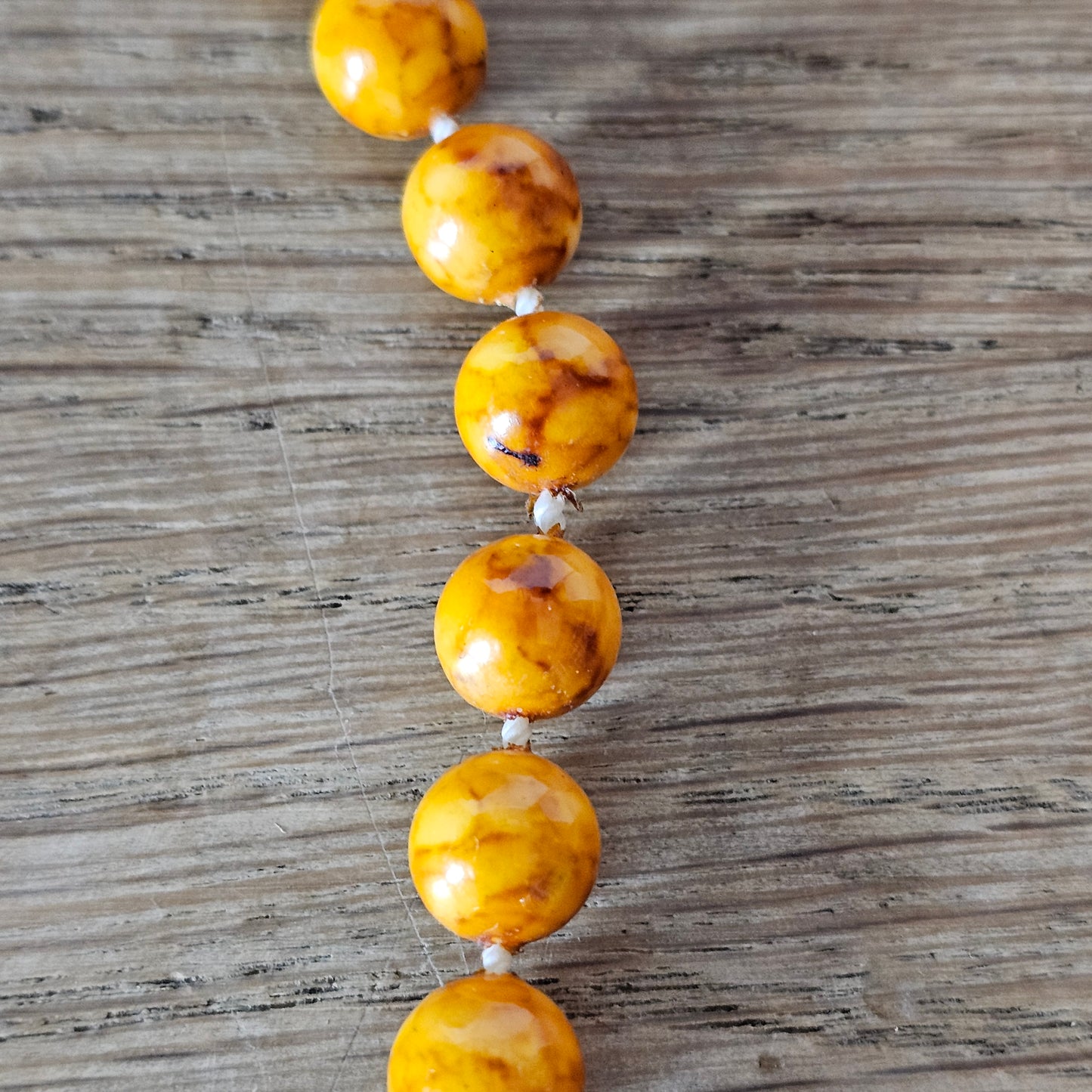 1950s/60s marbled amber-effect plastic bead rope necklace
