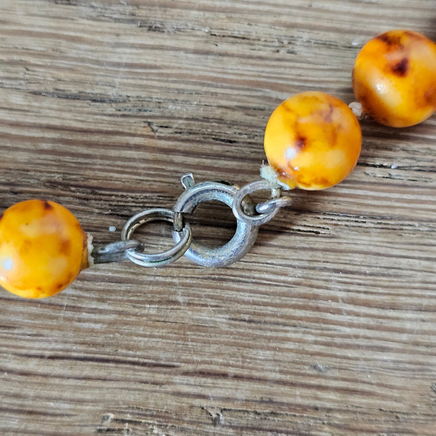 1950s/60s marbled amber-effect plastic bead rope necklace