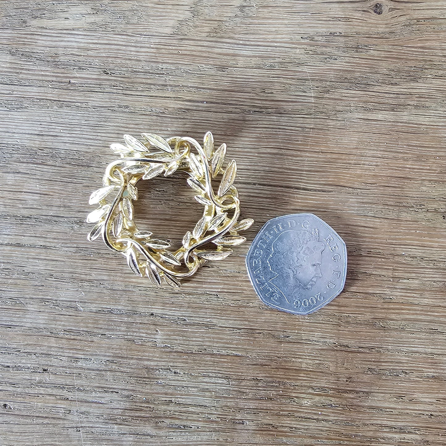 1980s gold-tone leaf wreath scarf ring