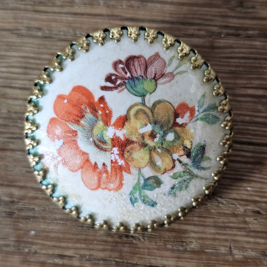 1970s gold-tone floral round scarf ring