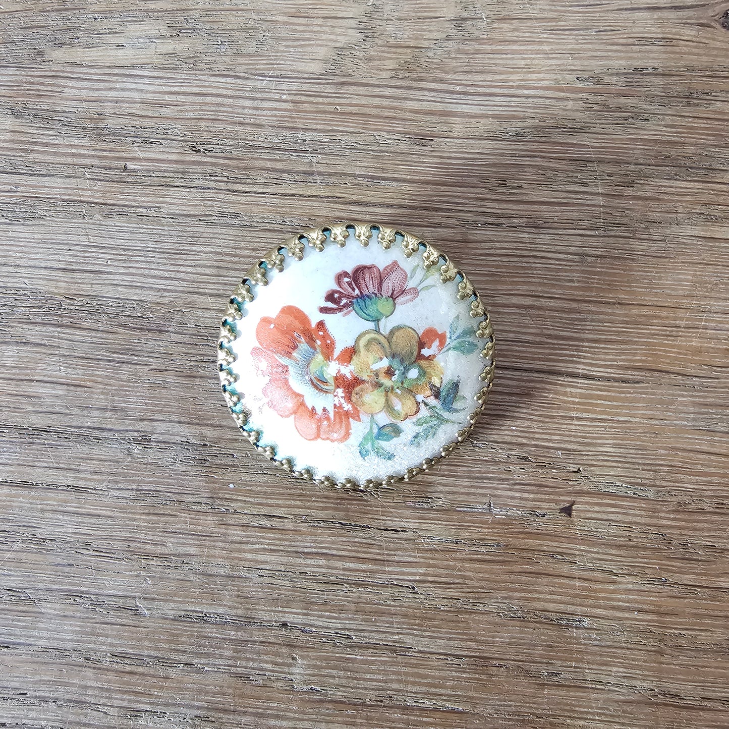 1970s gold-tone floral round scarf ring