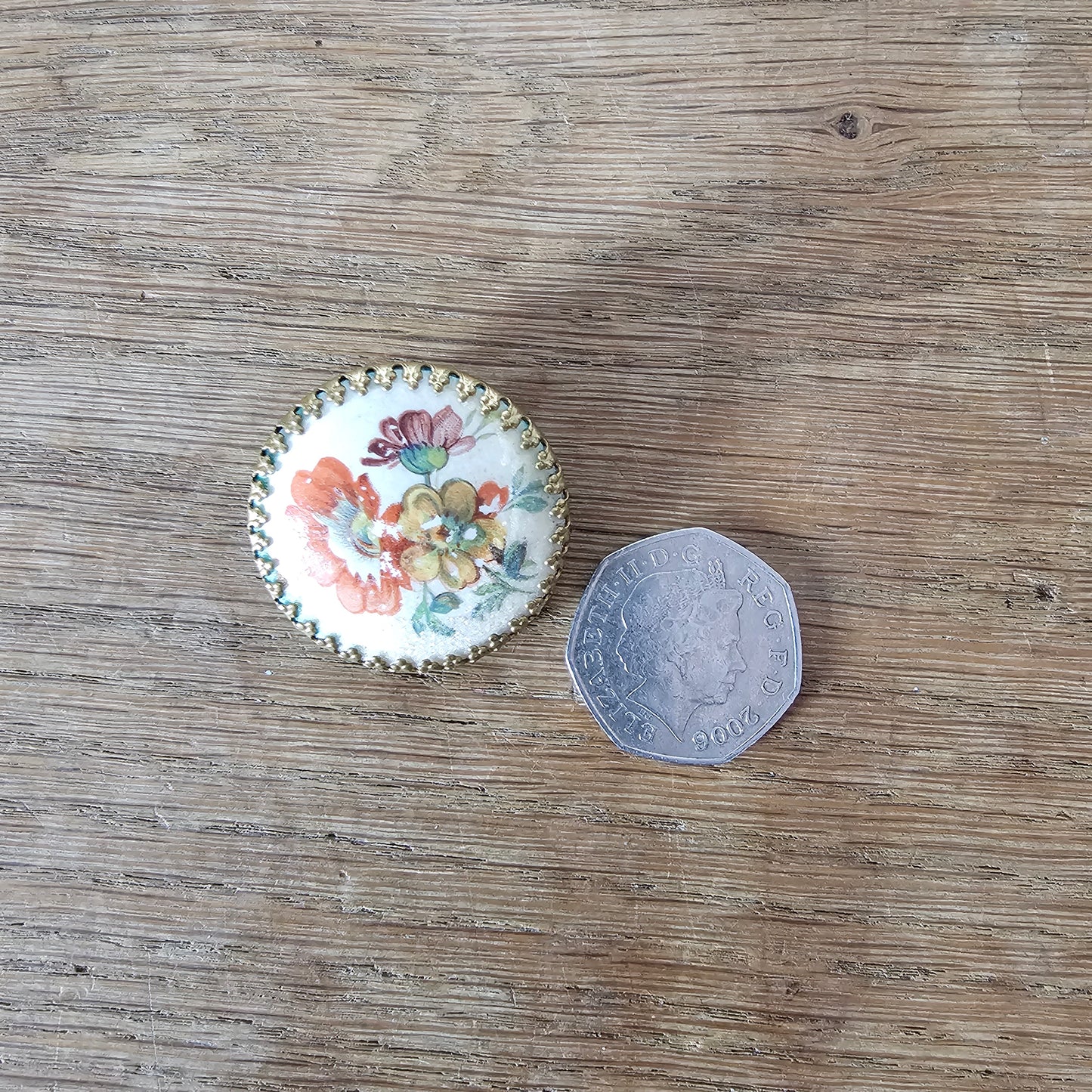 1970s gold-tone floral round scarf ring
