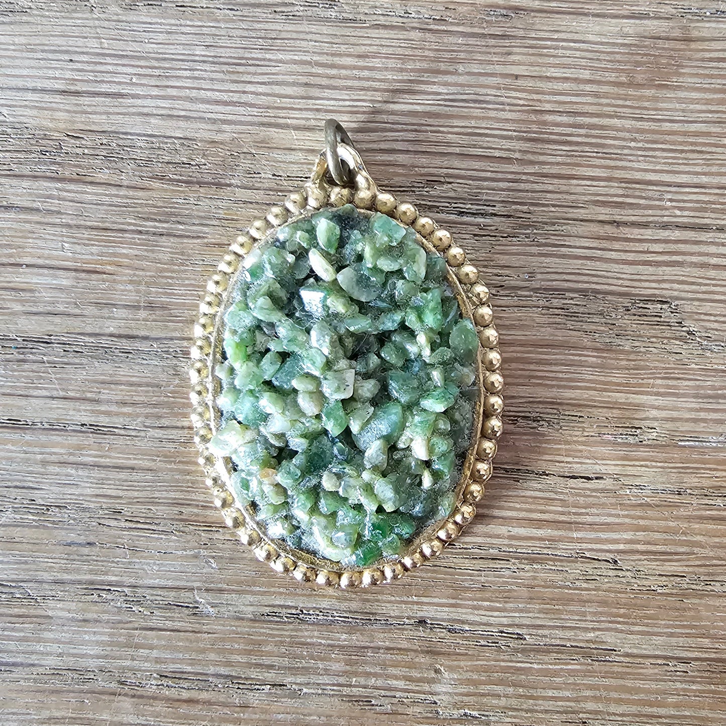 1970s gold-tone & green aventurine chip stone pendant