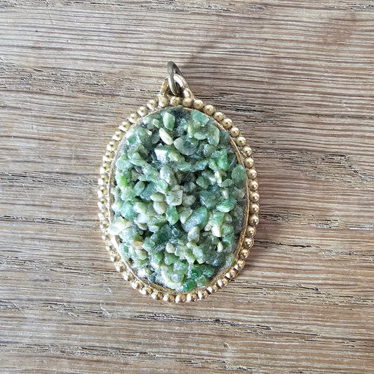 1970s gold-tone & green aventurine chip stone pendant