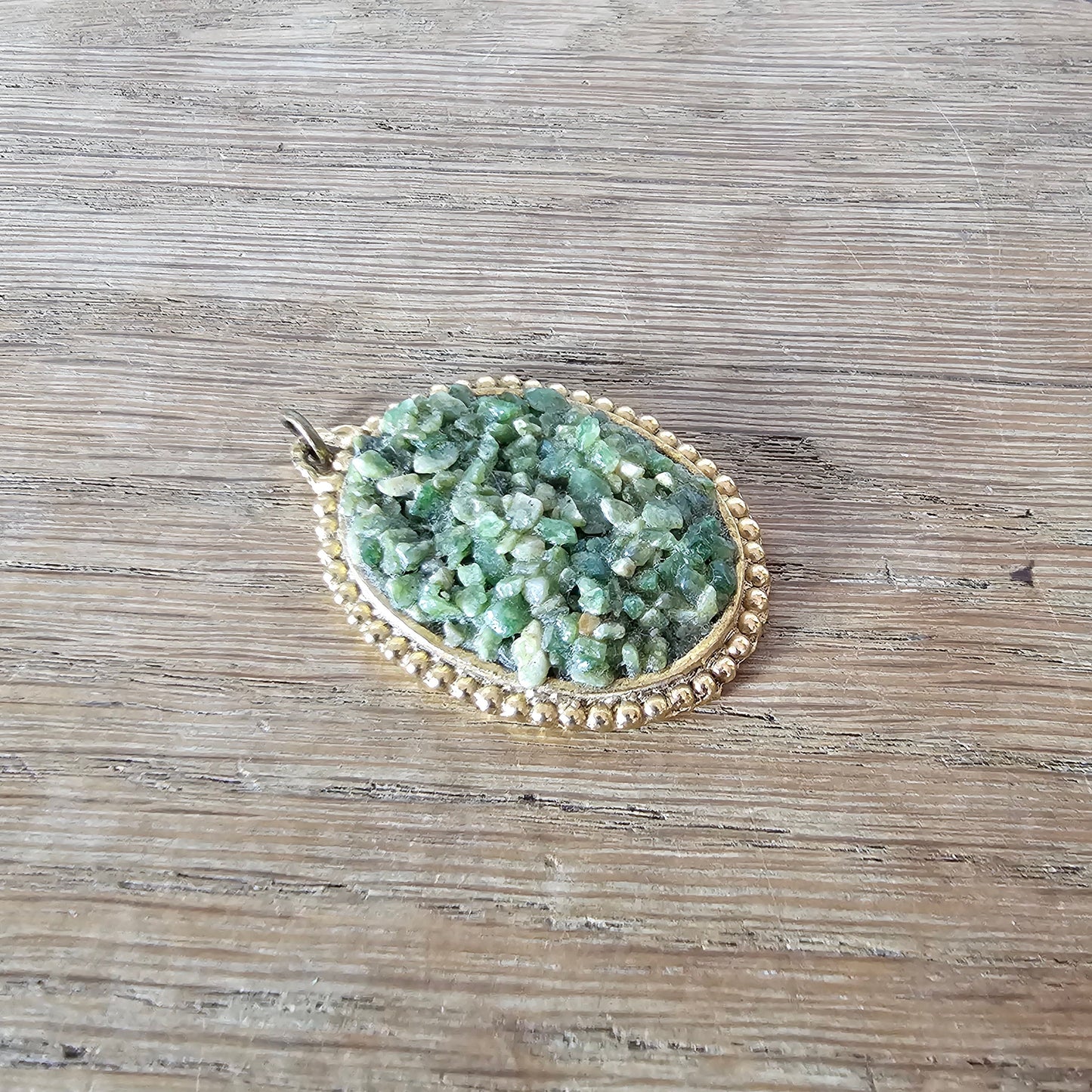 1970s gold-tone & green aventurine chip stone pendant