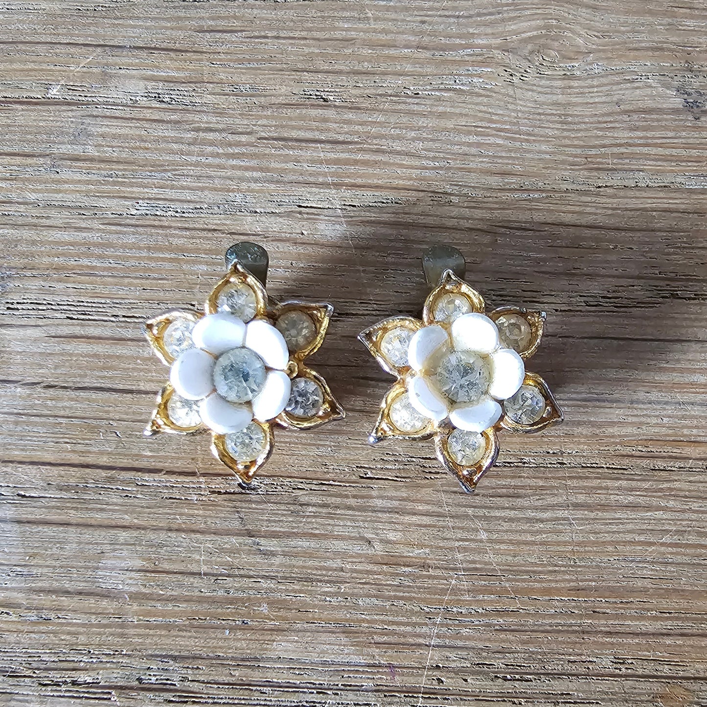 1950s white flower & diamante leaf gold-tone clip-on earrings
