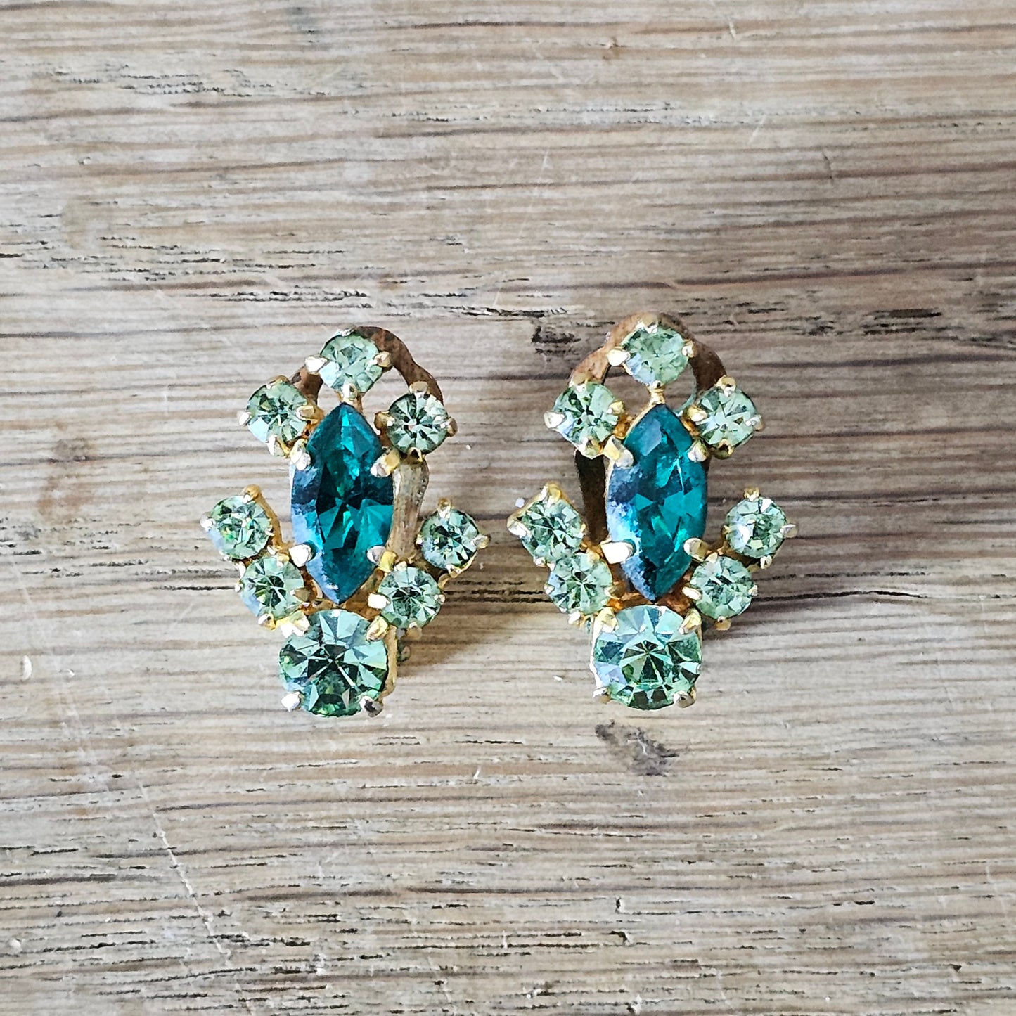 1950s green rhinestone & gold-tone clip-on earrings