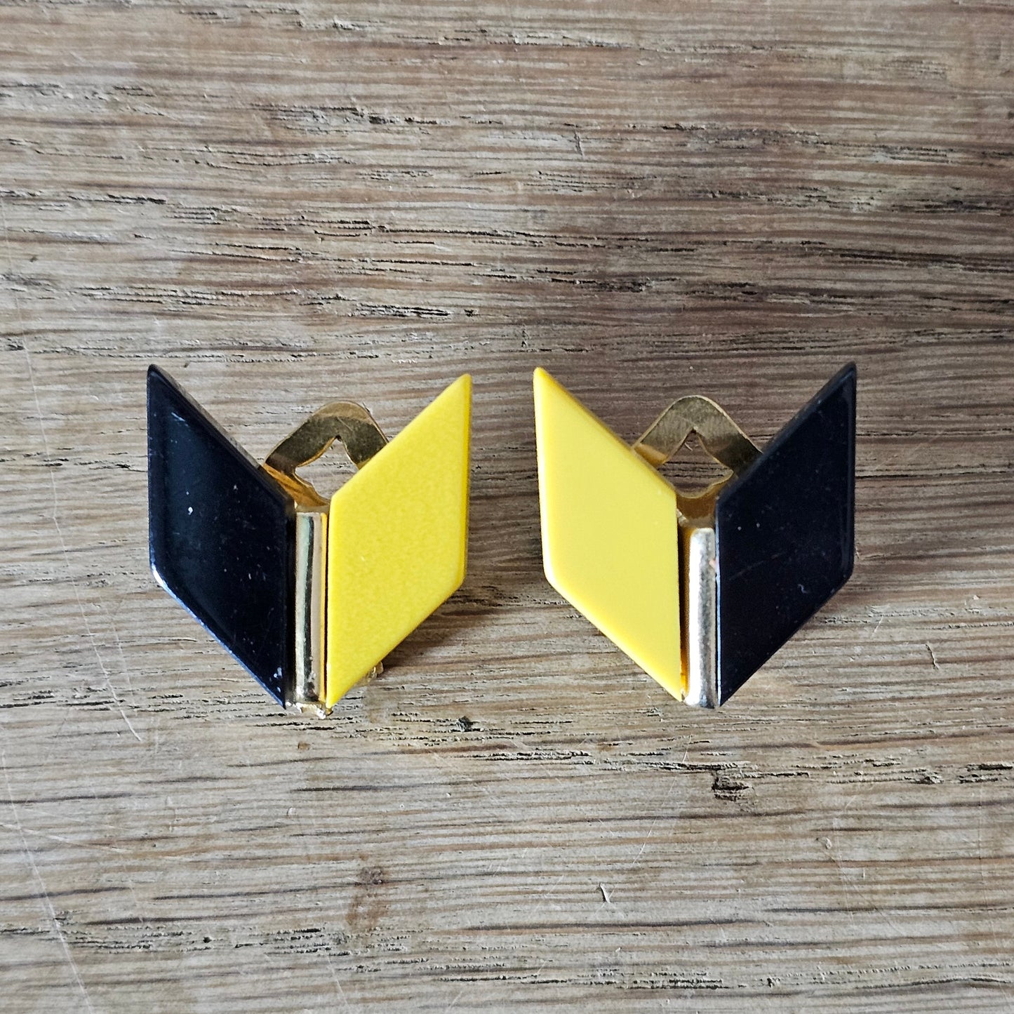 1980s black & mustard angular Lucite clip-on earrings