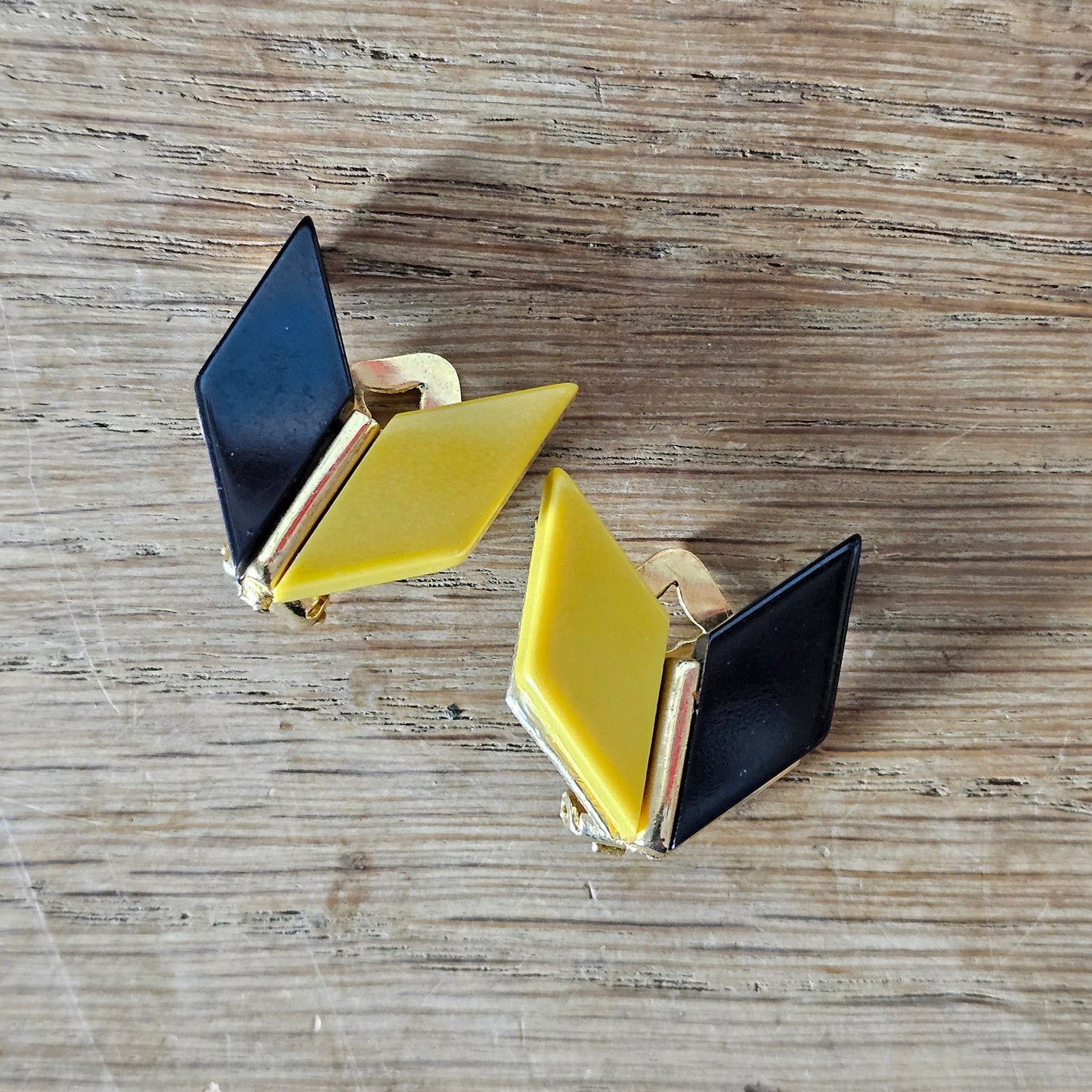 1980s black & mustard angular Lucite clip-on earrings