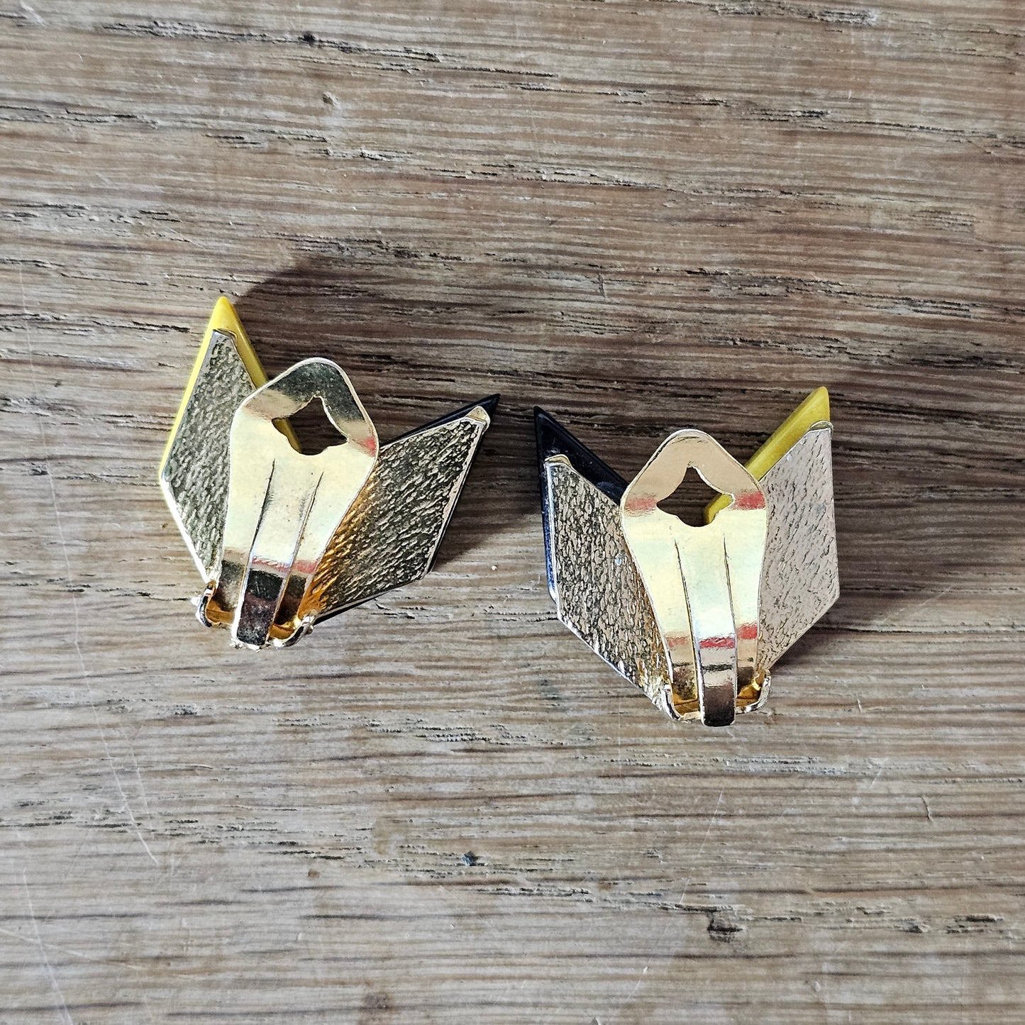 1980s black & mustard angular Lucite clip-on earrings