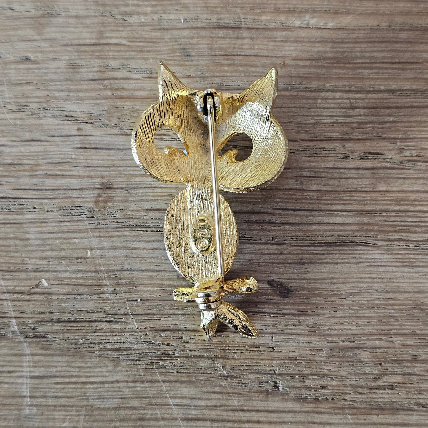 1980s Liz Clairborne modernist-style gold-tone owl brooch with green cabochon belly