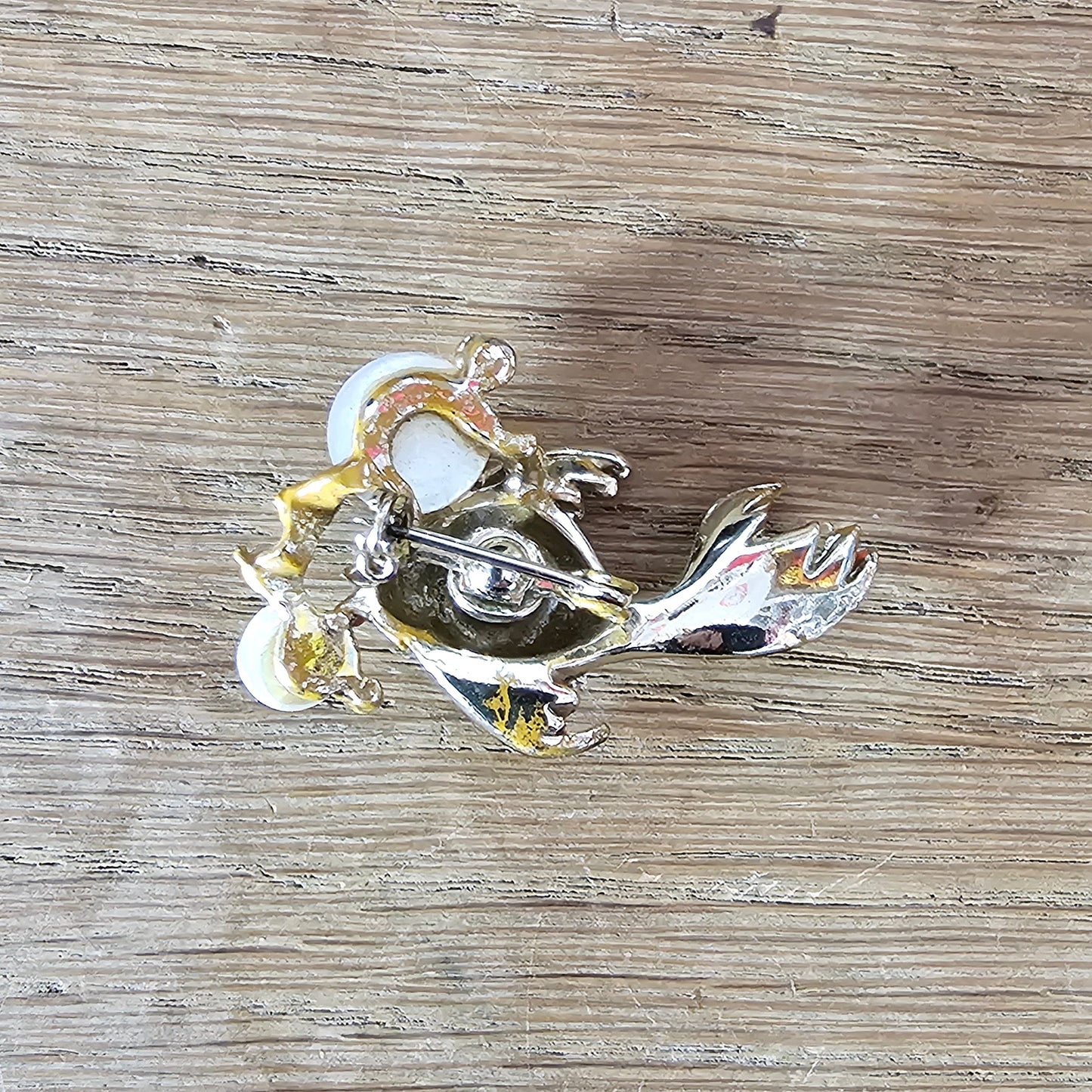 1950s gold-tone & enamel fish brooch with Mother of Pearl bubbles