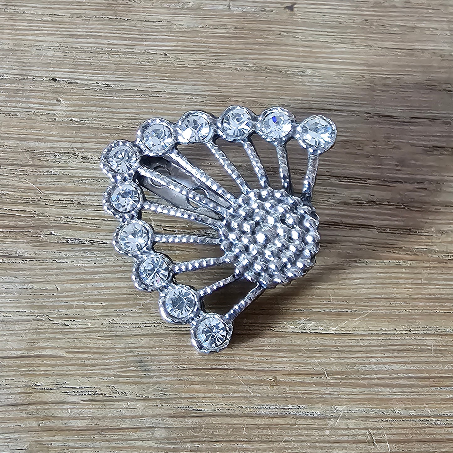 1980s Art Deco-style silver-tone anthemion fan brooch with crystal rhinestones
