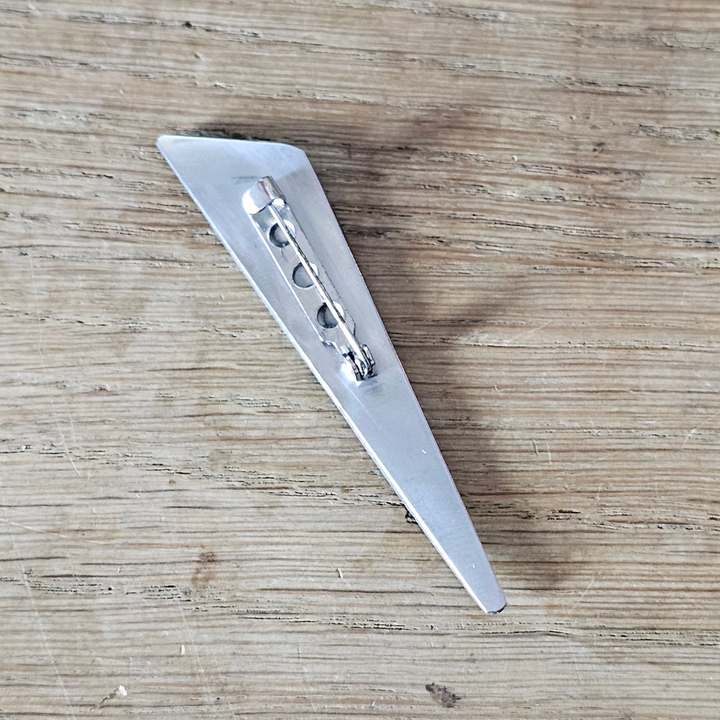 1950s Mother of Pearl triangular bar brooch with silver tone inlay