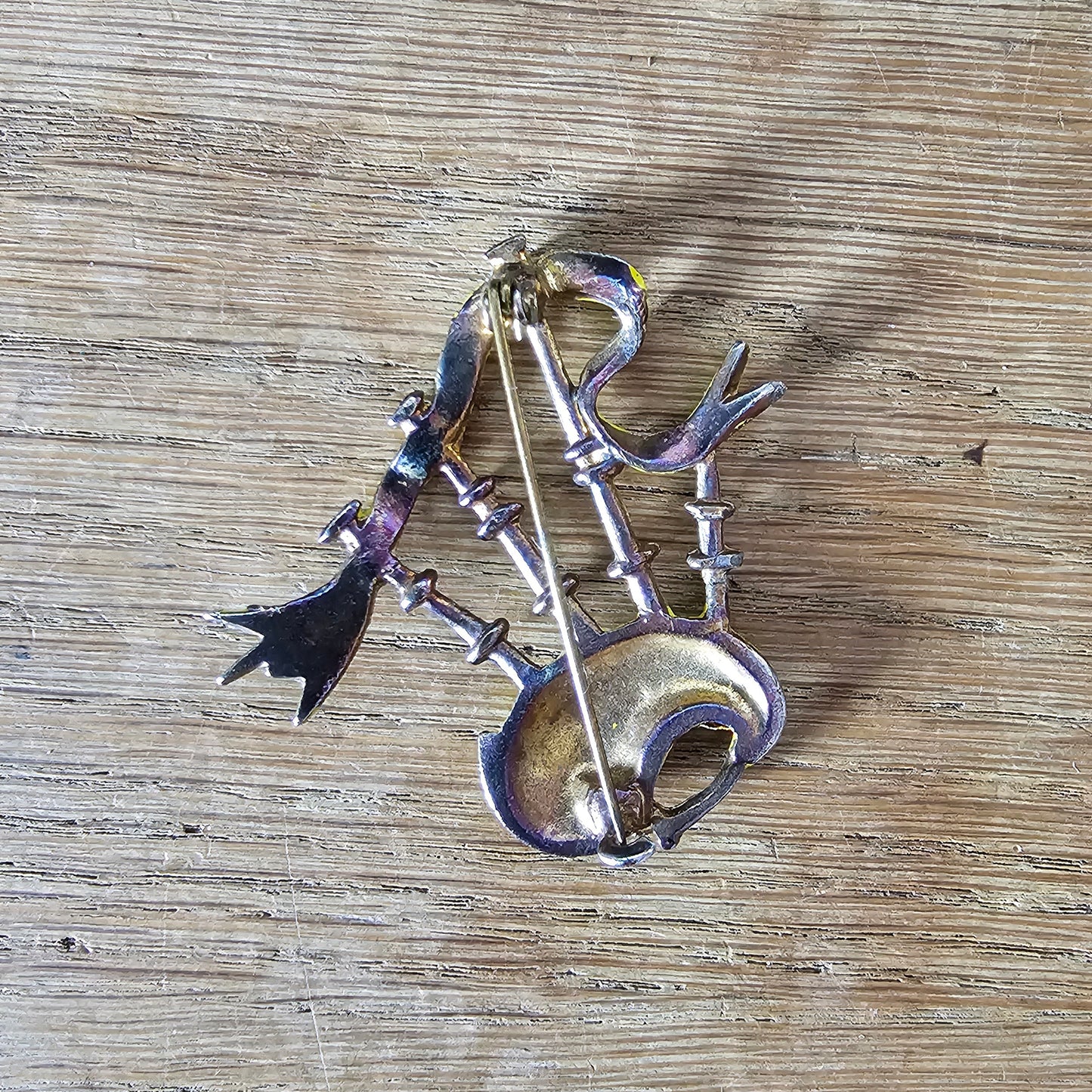 1930s/40s hand-painted yellow tartan Scottish bagpipes brooch