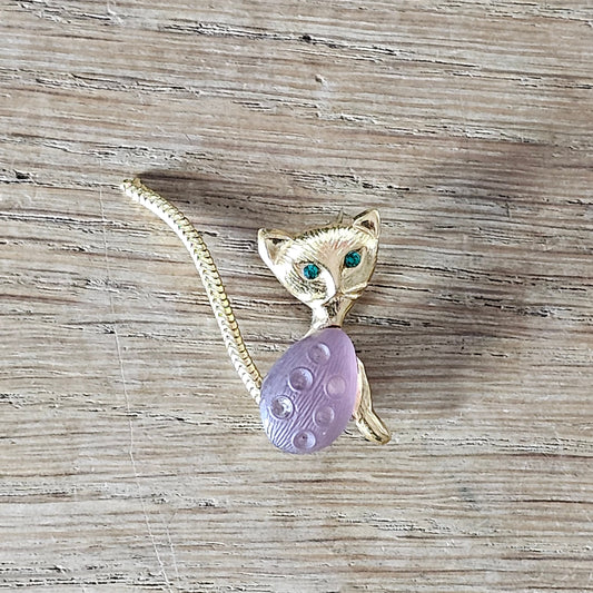 1960s Ges Gesch, Germany gold-tone lilac glass jelly belly kitten brooch, stamped
