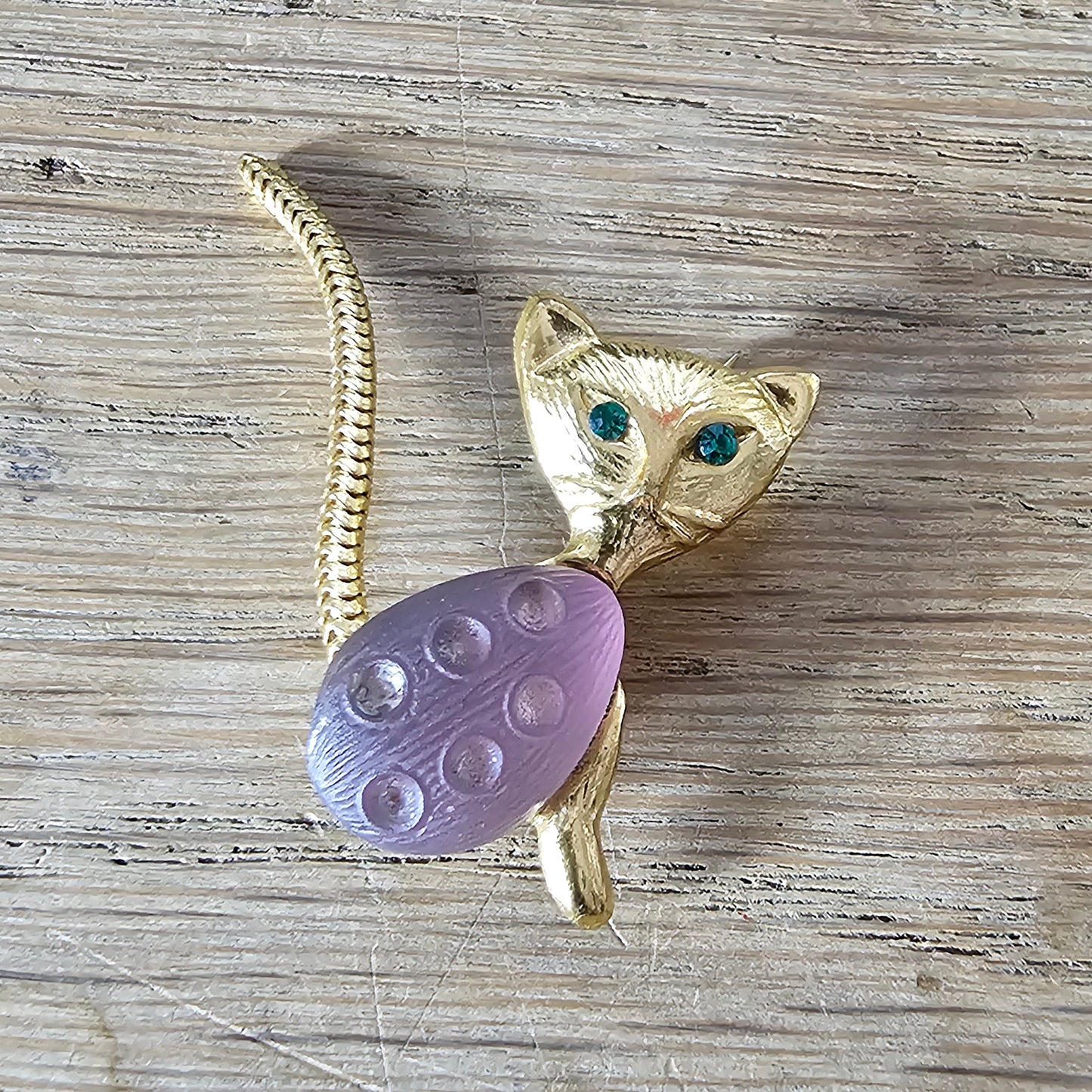 1960s Ges Gesch, Germany gold-tone lilac glass jelly belly kitten brooch, stamped