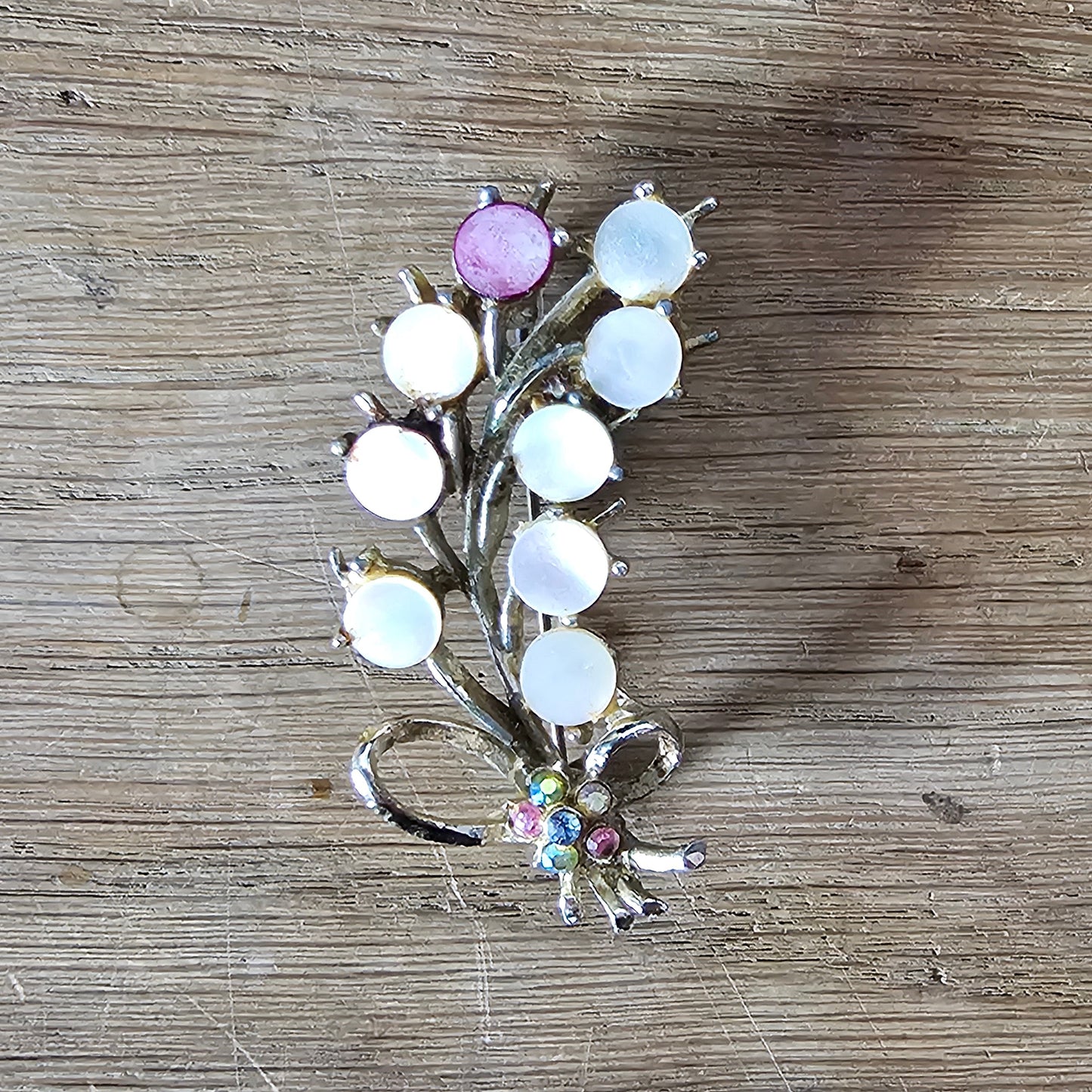 1960s leaf sprig brooch with pearlescent cabochon/flat disc detail