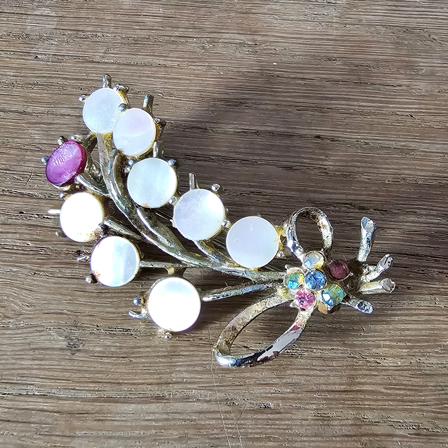 1960s leaf sprig brooch with pearlescent cabochon/flat disc detail