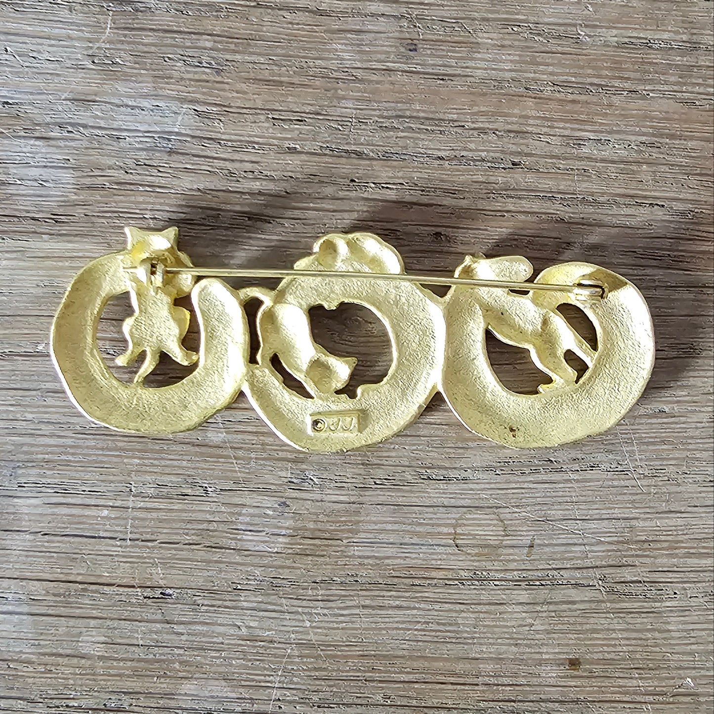 1970s JJ Jonette gold-tone climbing cats brooch
